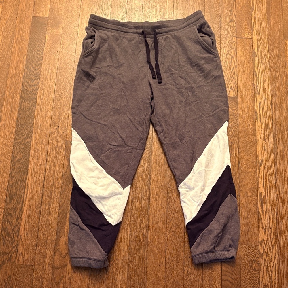 Colsie Gray and White Joggers